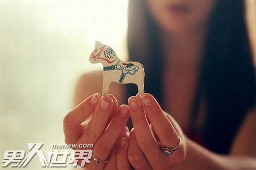 我对你仍有爱意 我对自己无能为力_伤感图片