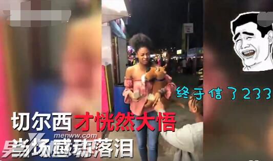 下跪求婚女友一脸你骗不了我表情