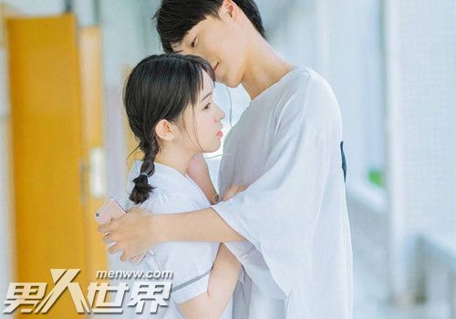 男人在什么情况下会亲吻女人