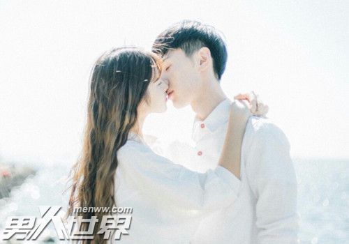 男人在什么情况下会亲吻女人