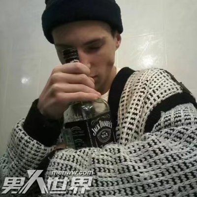 脚踏两只船的男人特征