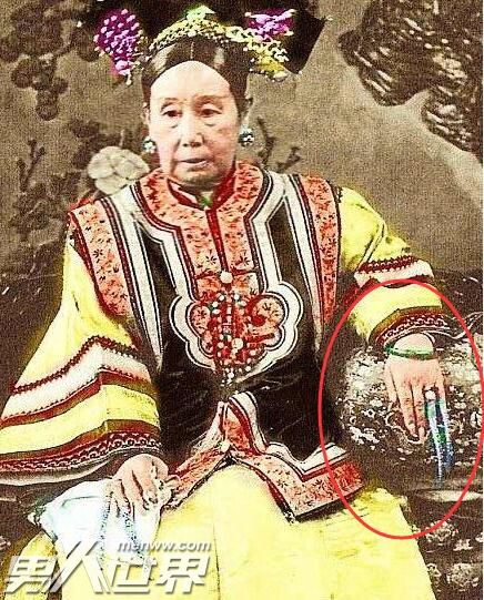 古代妃子为什么带指套