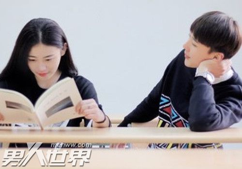 喜欢你的男生撩别的女生