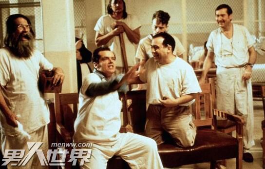 4名精神病人乔装逃离医院