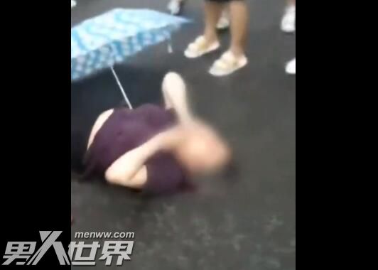 老年代步车撞11人