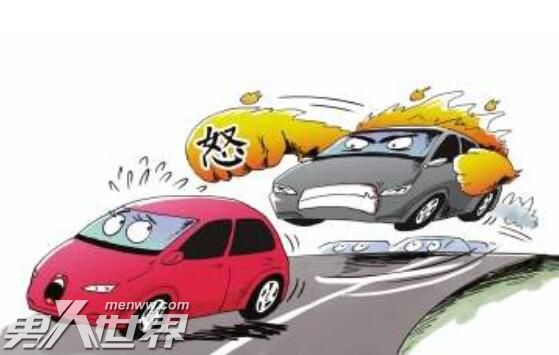 公交车与宝马斗气别车