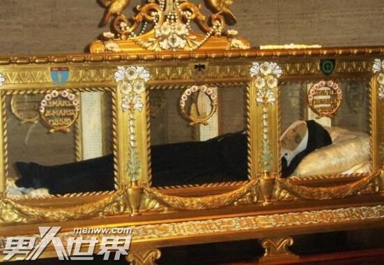 圣女贝尔纳黛特是蜡像吗
