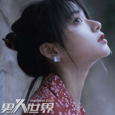 女生隔几个小时才回消息
