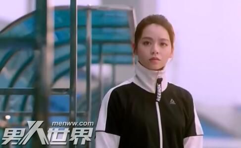 穿盔甲的少女马教练是谁演的