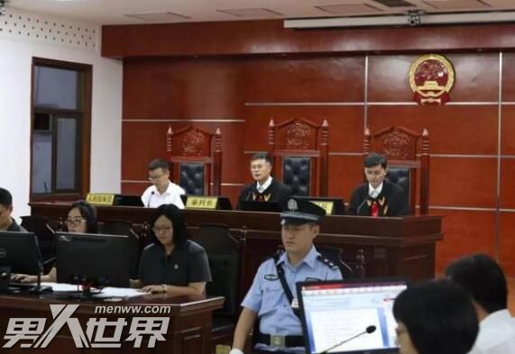 被举报上班吃馒头向同事索赔1万