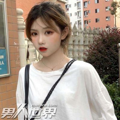 女生掩饰喜欢你的表现