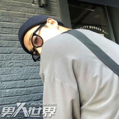 男人故意用小号加你什么意思