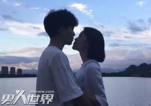 女生抱男生腰他会有感觉吗