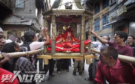 活女神为什么脚不能落地