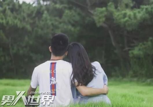 女生摸男生耳朵什么意思