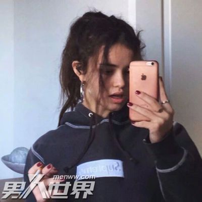 女朋友接吻的时候睁着眼睛为什么