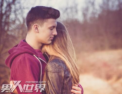 为什么男生会渴望抱女生