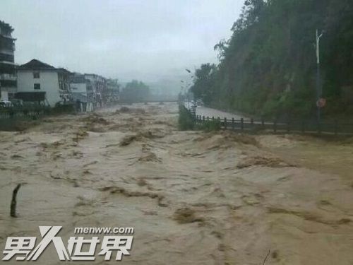 暴雨引发洪水如何自救