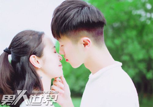 女生主动吻男生会不会很随便