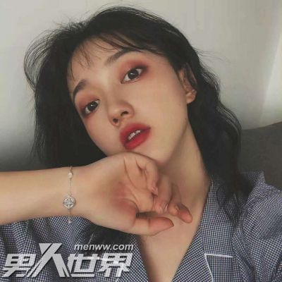 女生频繁发朋友圈代表什么